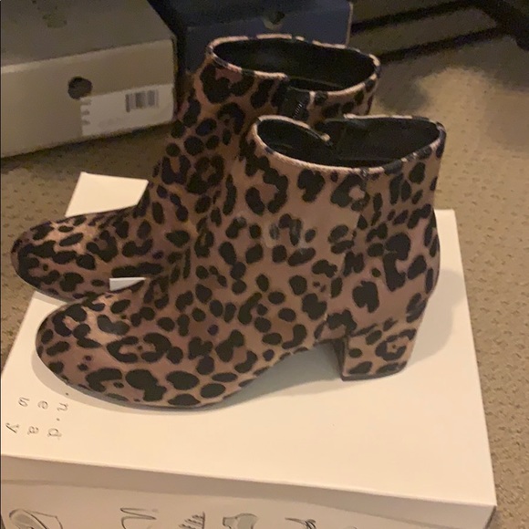 Leopard print booties - Picture 1 of 4